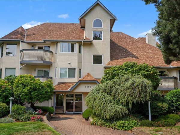 9882 Fifth St, Unit #319, Sidney, BC V8L 2X3