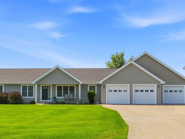 1668 POND VIEW DR, Wilton, IA 52778
