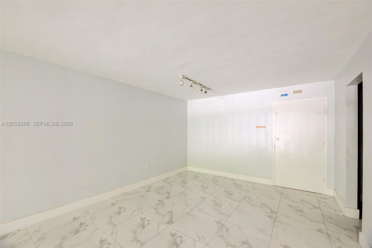 1800 Sans Souci Blvd, Unit 336, North Miami, FL 33181 Photo