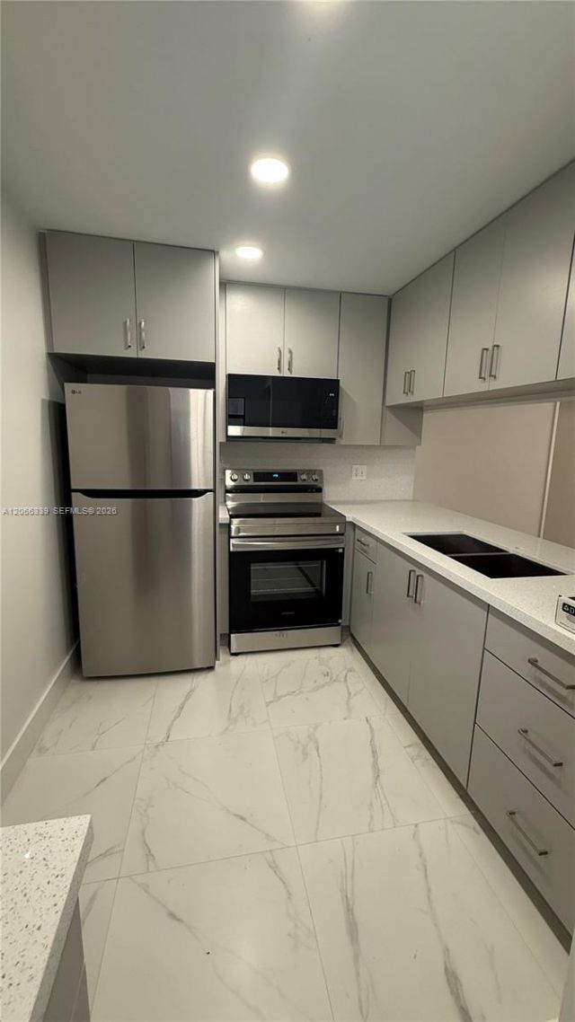 2750 W 63rd Pl , Unit 12-24, Hialeah, FL 33016 Photo