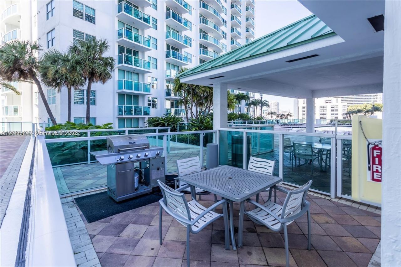 41 SE 5th St, Unit 414, Miami, FL 33131 Photo