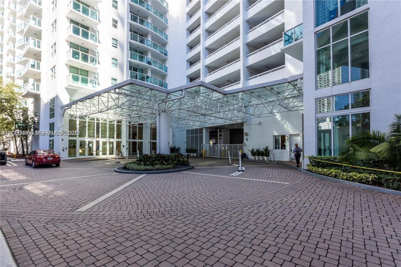41 SE 5th St, Unit 414, Miami, FL 33131 Photo