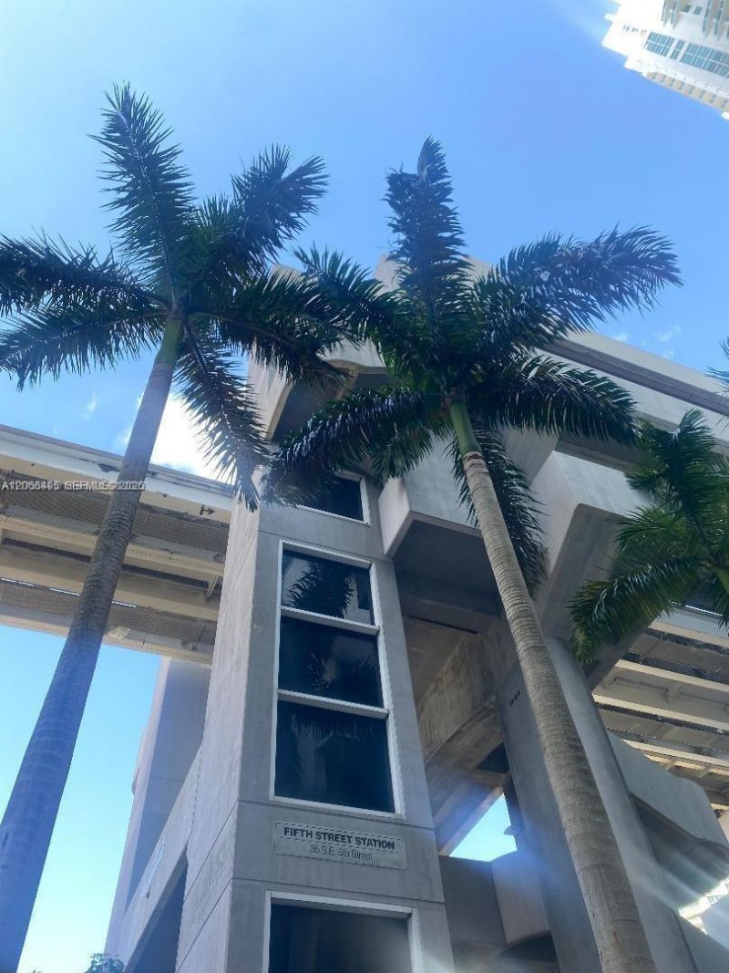 41 SE 5th St, Unit 414, Miami, FL 33131 Photo