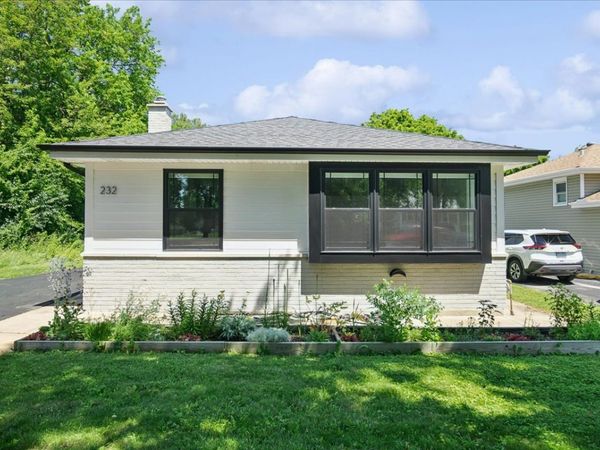 232 E 55th Street , Westmont, IL 60559