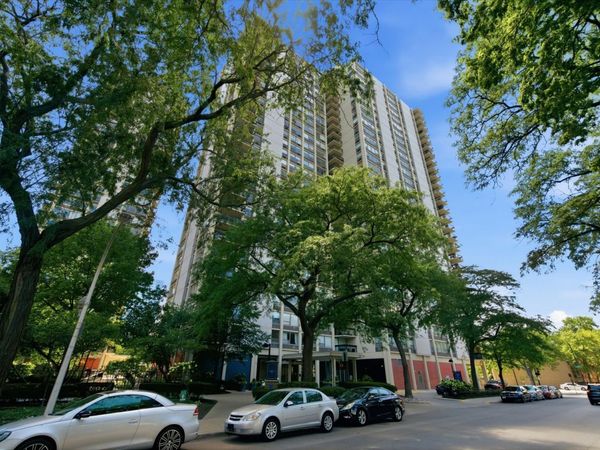 1360 N Sandburg Terrace , Unit 2104C, Chicago, IL 60610