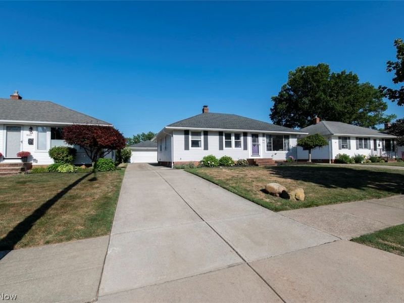 1673 Mayfair Boulevard, Mayfield Heights, OH 44124 Photo 2