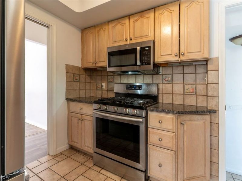 1673 Mayfair Boulevard, Mayfield Heights, OH 44124 Photo 7