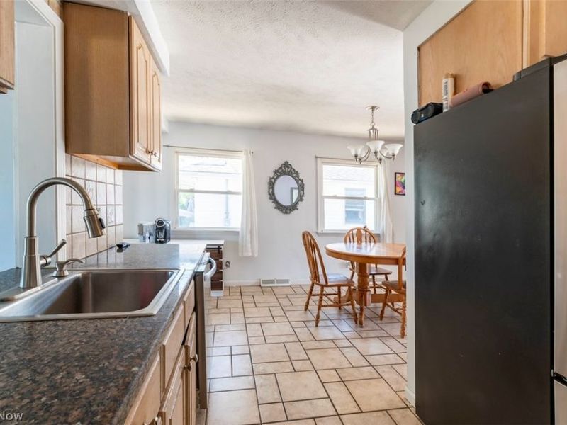 1673 Mayfair Boulevard, Mayfield Heights, OH 44124 Photo 8