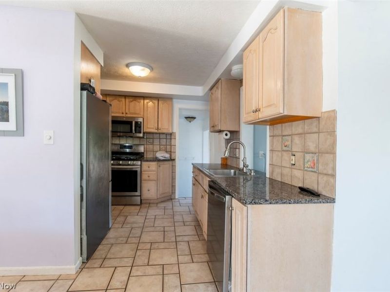 1673 Mayfair Boulevard, Mayfield Heights, OH 44124 Photo 9
