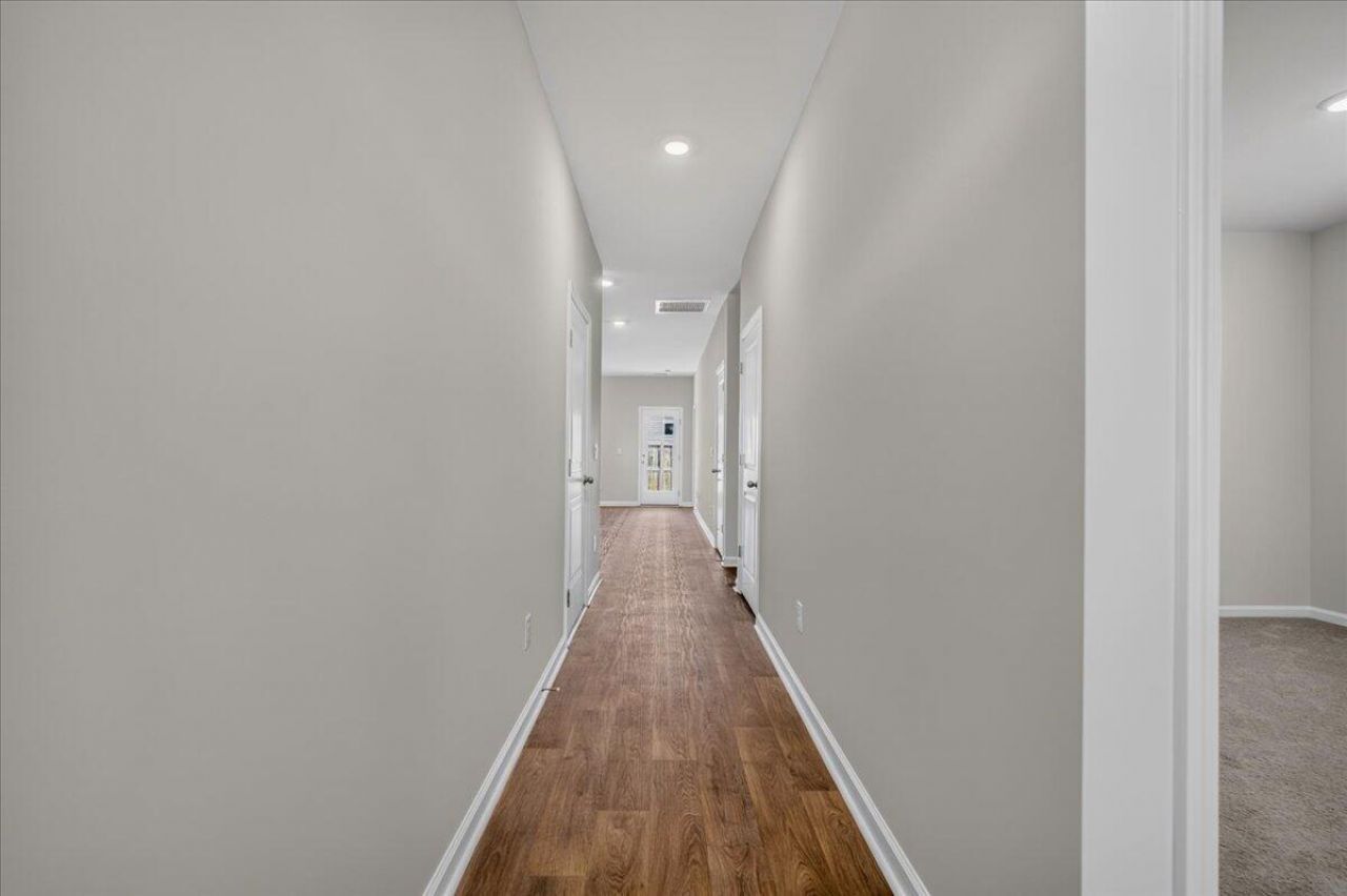 150 Cloverleaf Street Photo 10