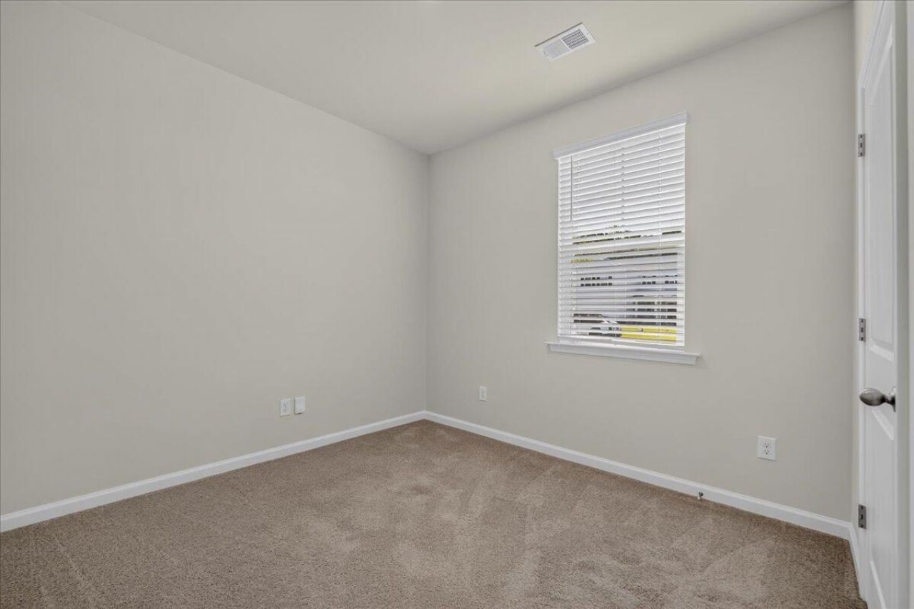 150 Cloverleaf Street Photo 11
