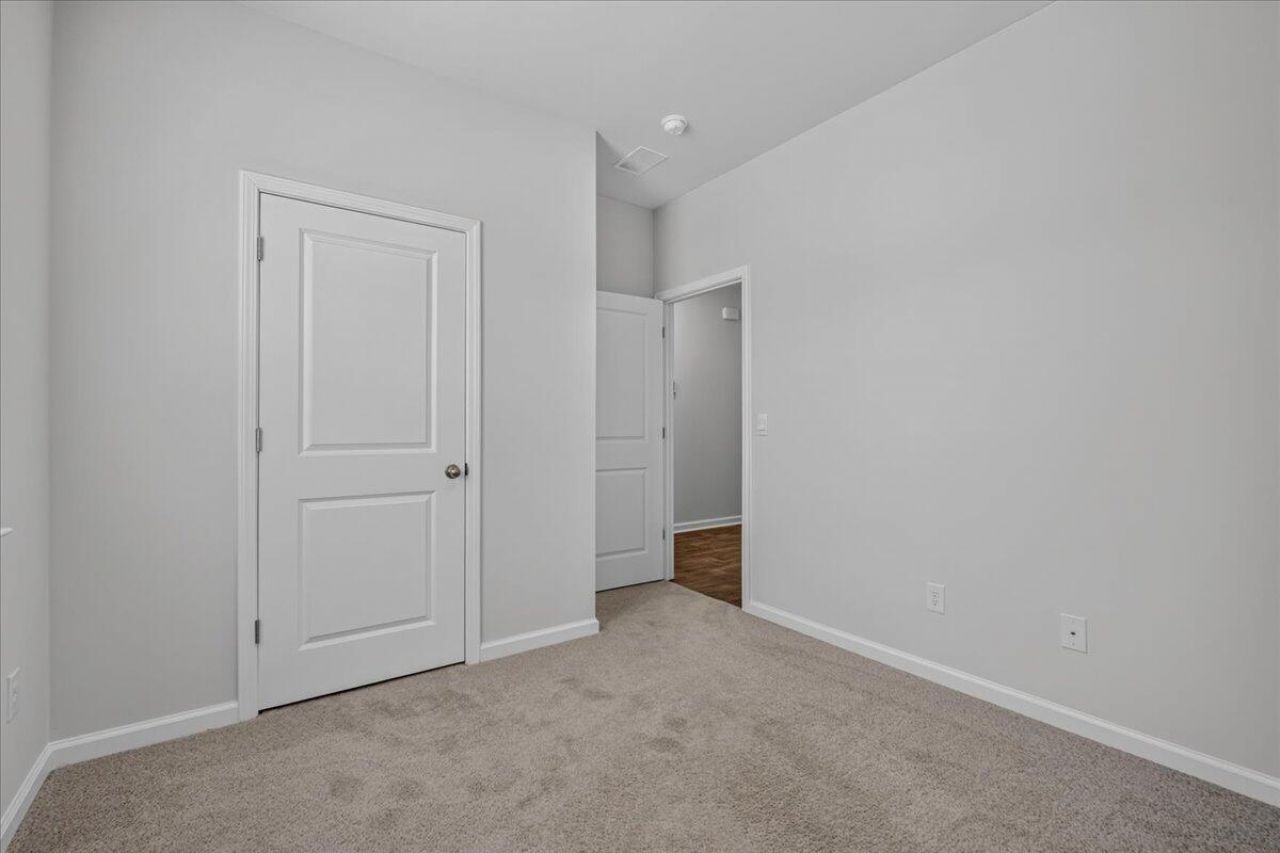 150 Cloverleaf Street Photo 12