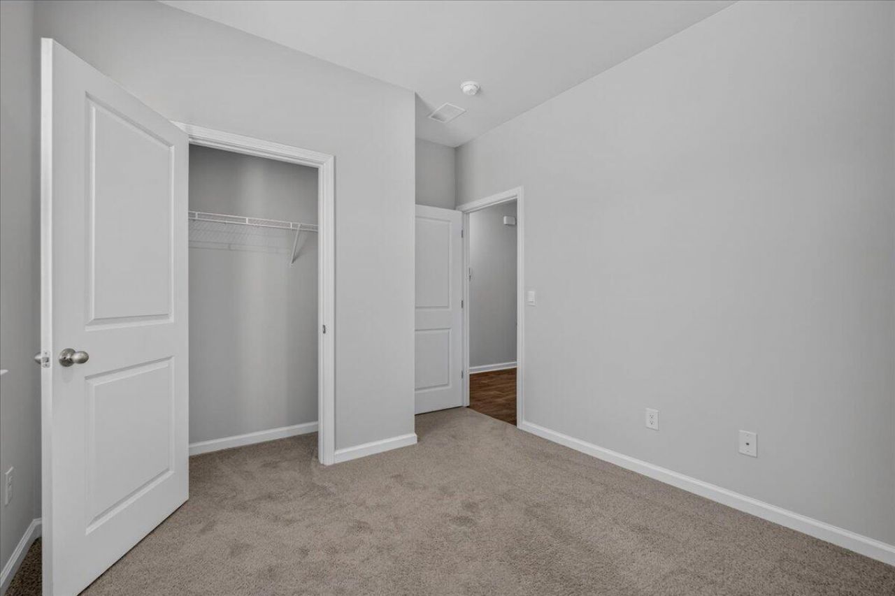 150 Cloverleaf Street Photo 13