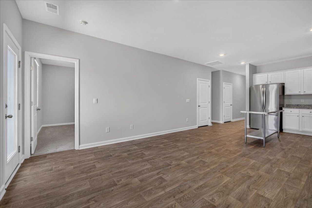 150 Cloverleaf Street Photo 21