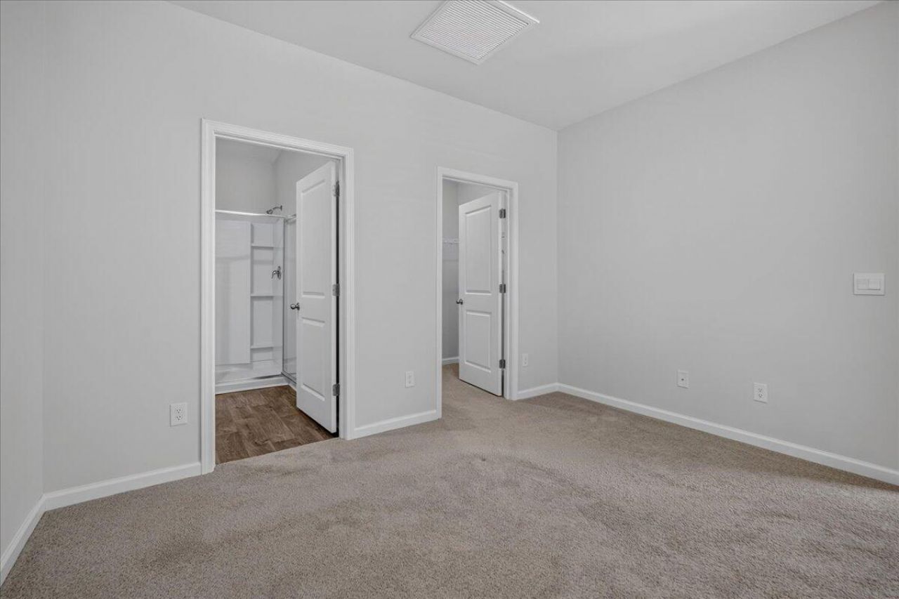 150 Cloverleaf Street Photo 24