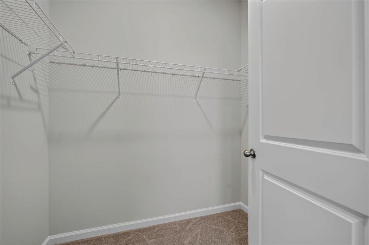 150 Cloverleaf Street Photo 26
