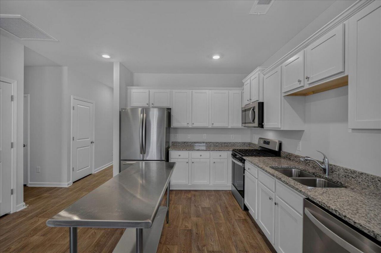 150 Cloverleaf Street Photo 29
