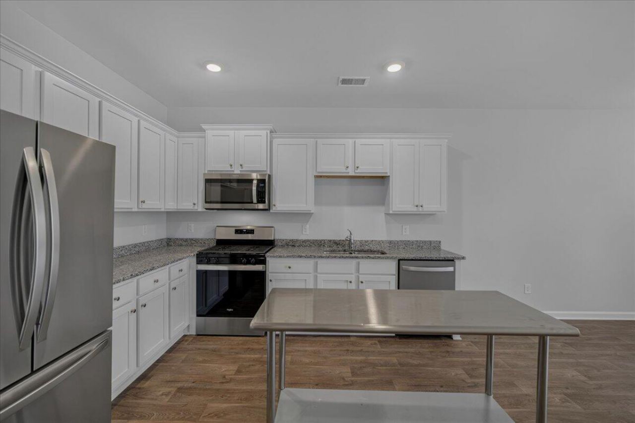 150 Cloverleaf Street Photo 30