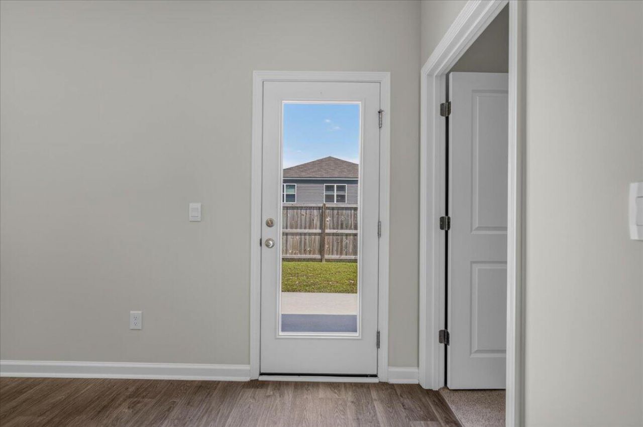 150 Cloverleaf Street Photo 31