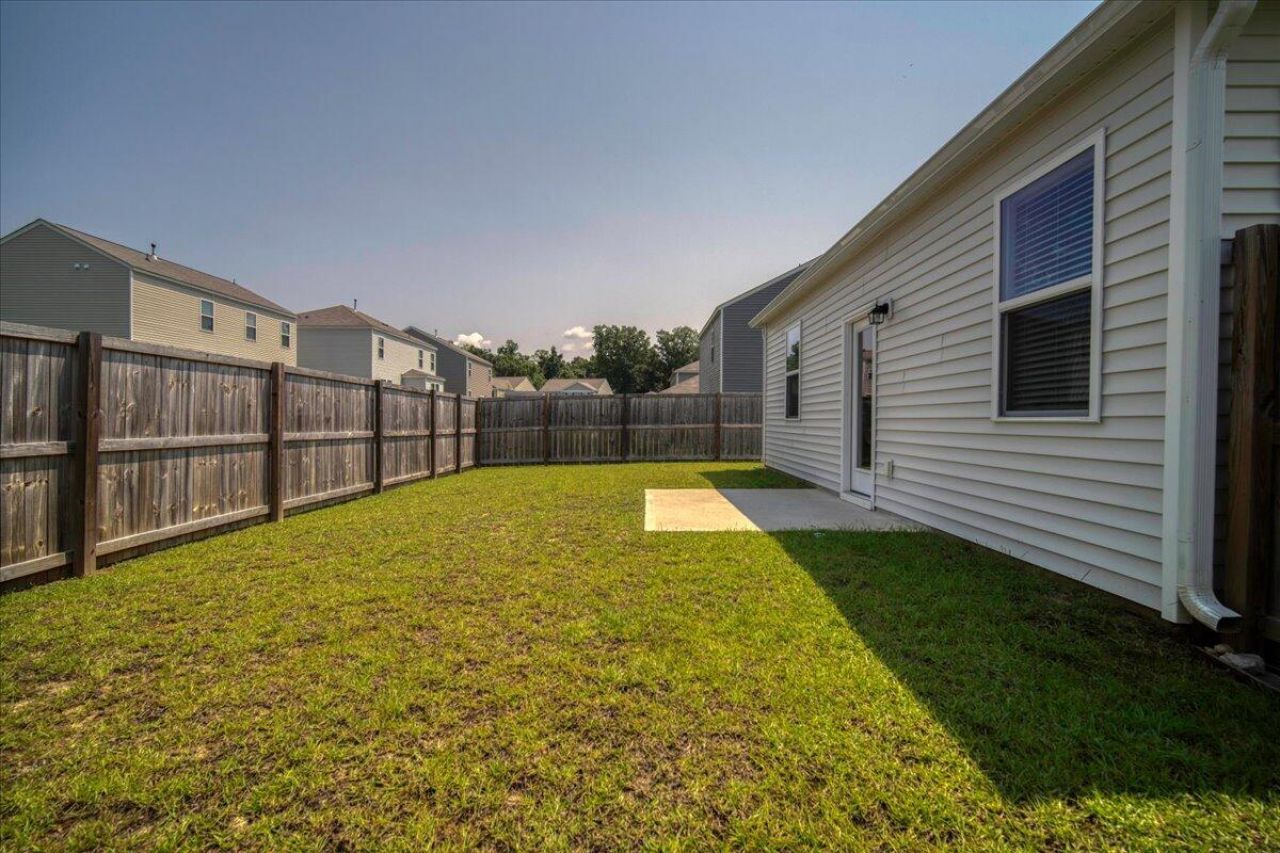 150 Cloverleaf Street Photo 32