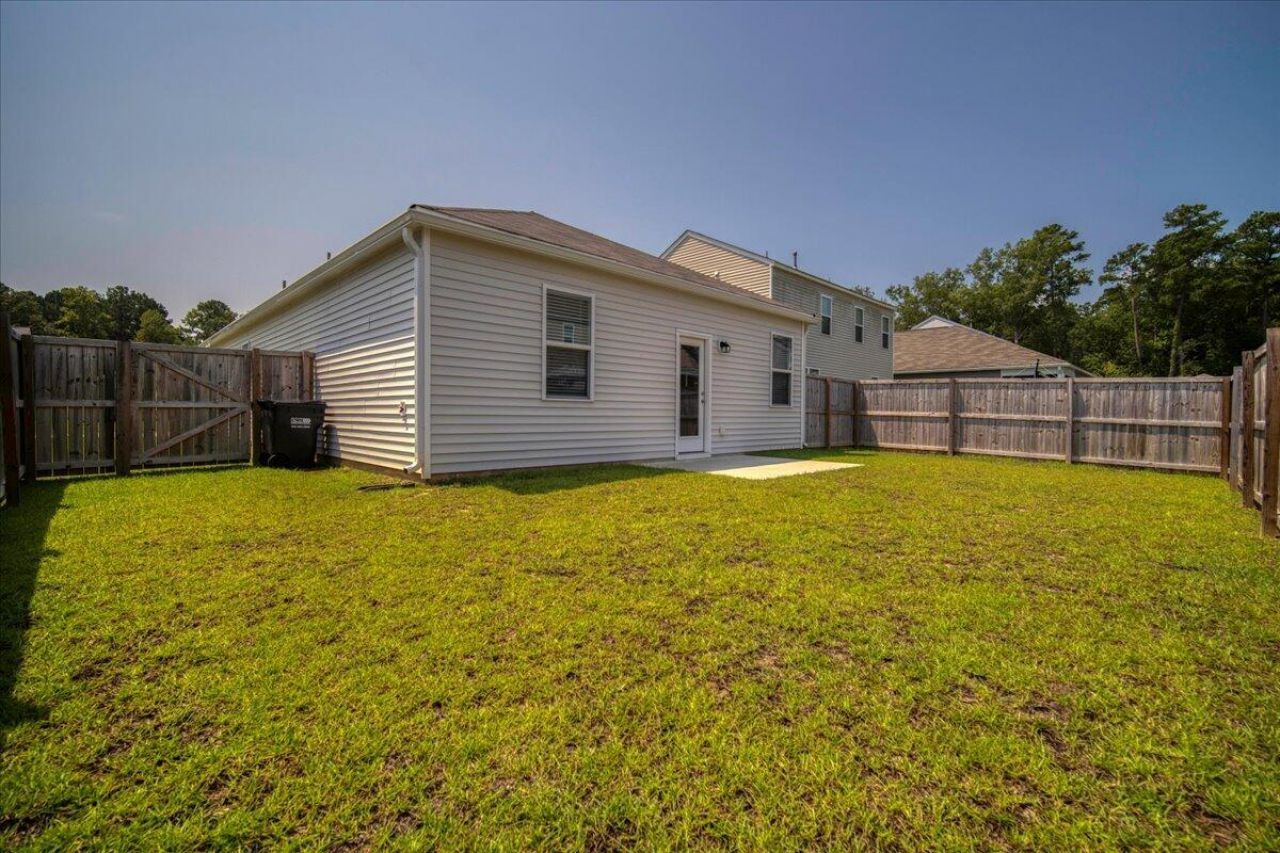 150 Cloverleaf Street Photo 33