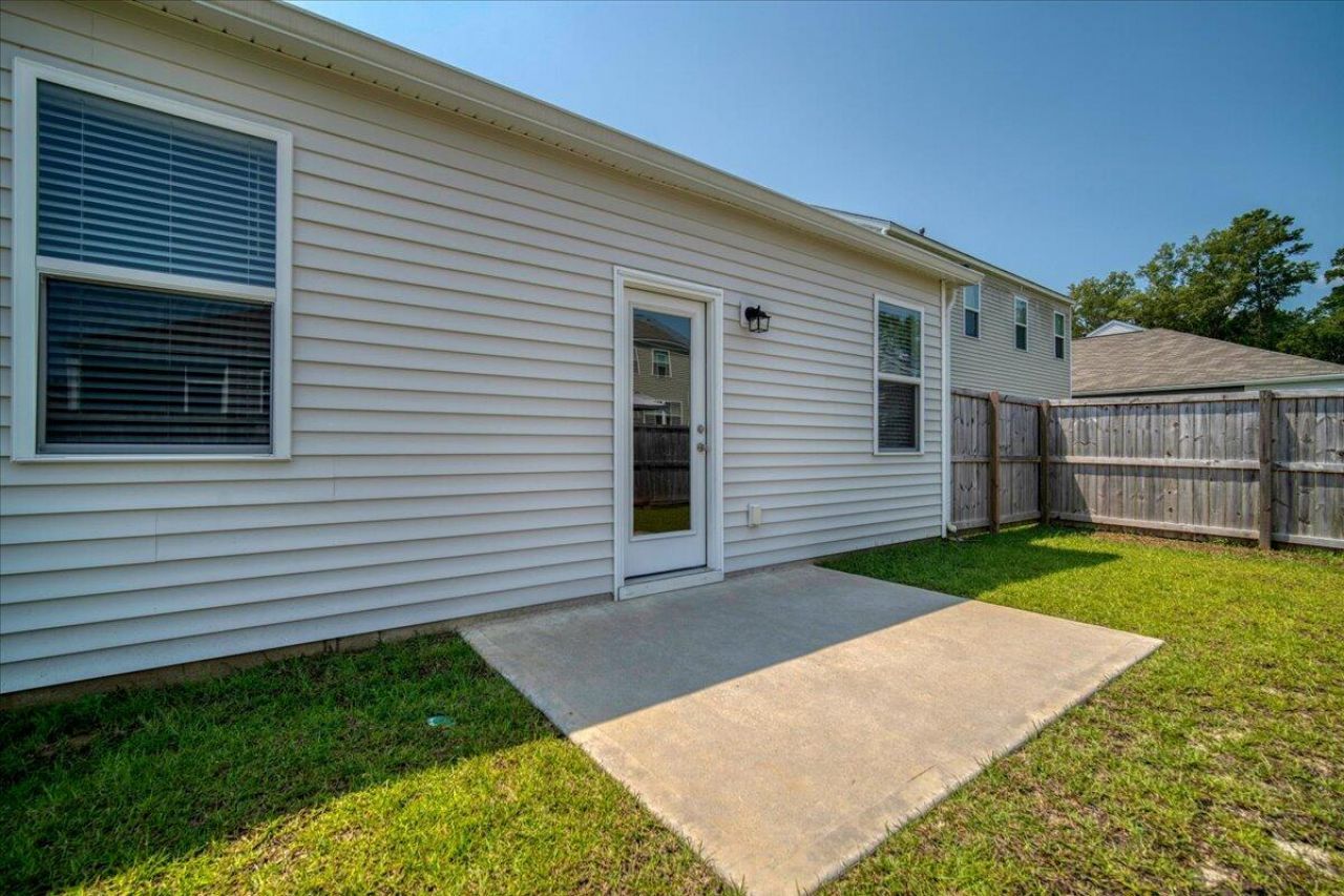 150 Cloverleaf Street Photo 34