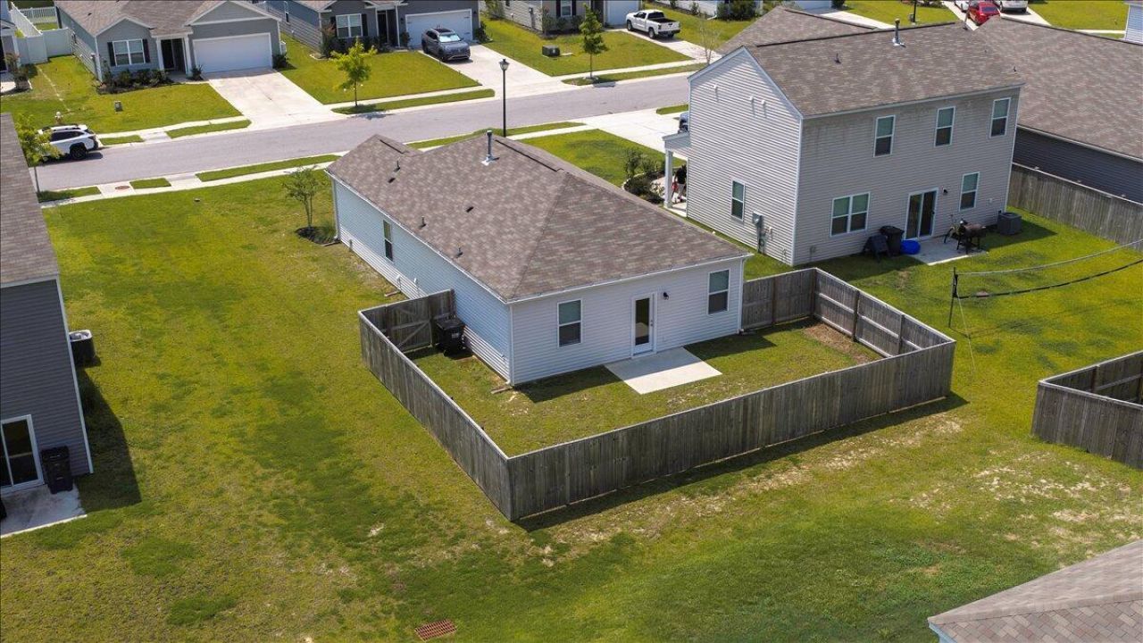 150 Cloverleaf Street Photo 39