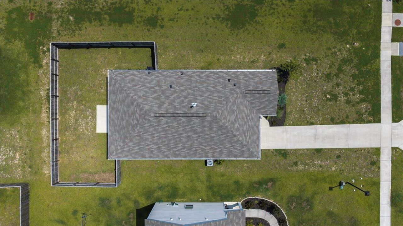 150 Cloverleaf Street Photo 41