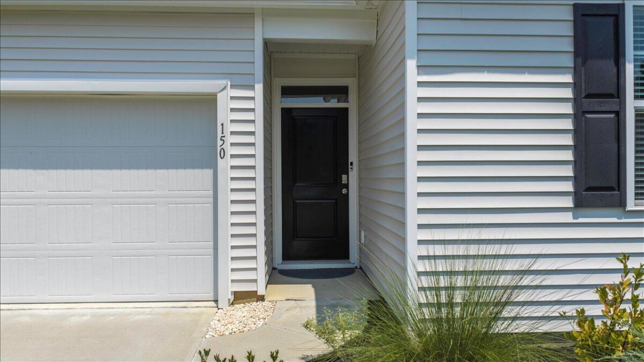 150 Cloverleaf Street Photo 42