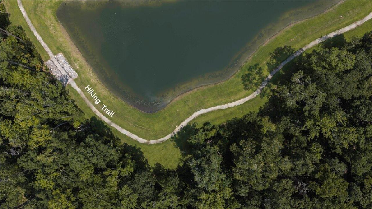 150 Cloverleaf Street Photo 45