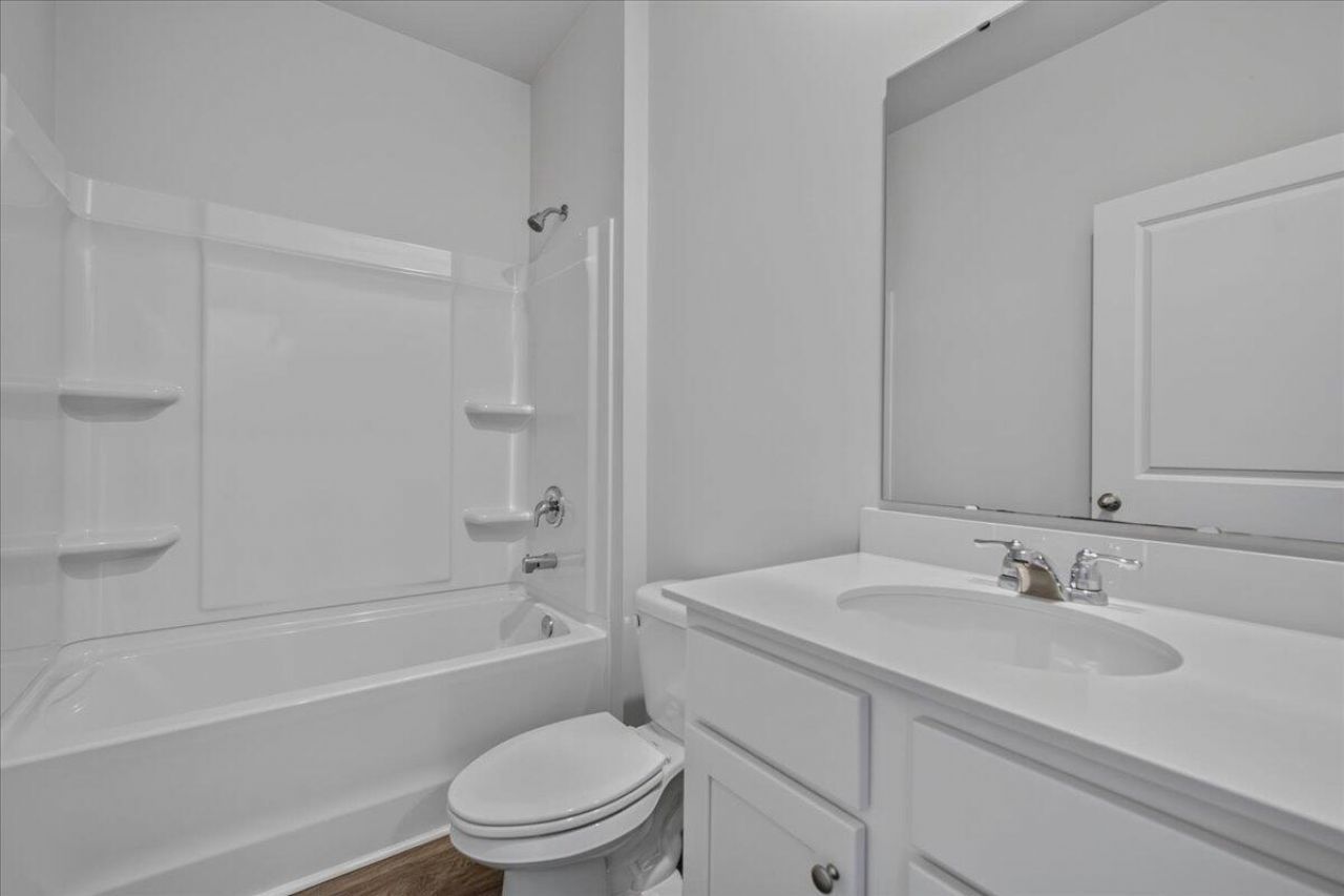 150 Cloverleaf Street Photo 6
