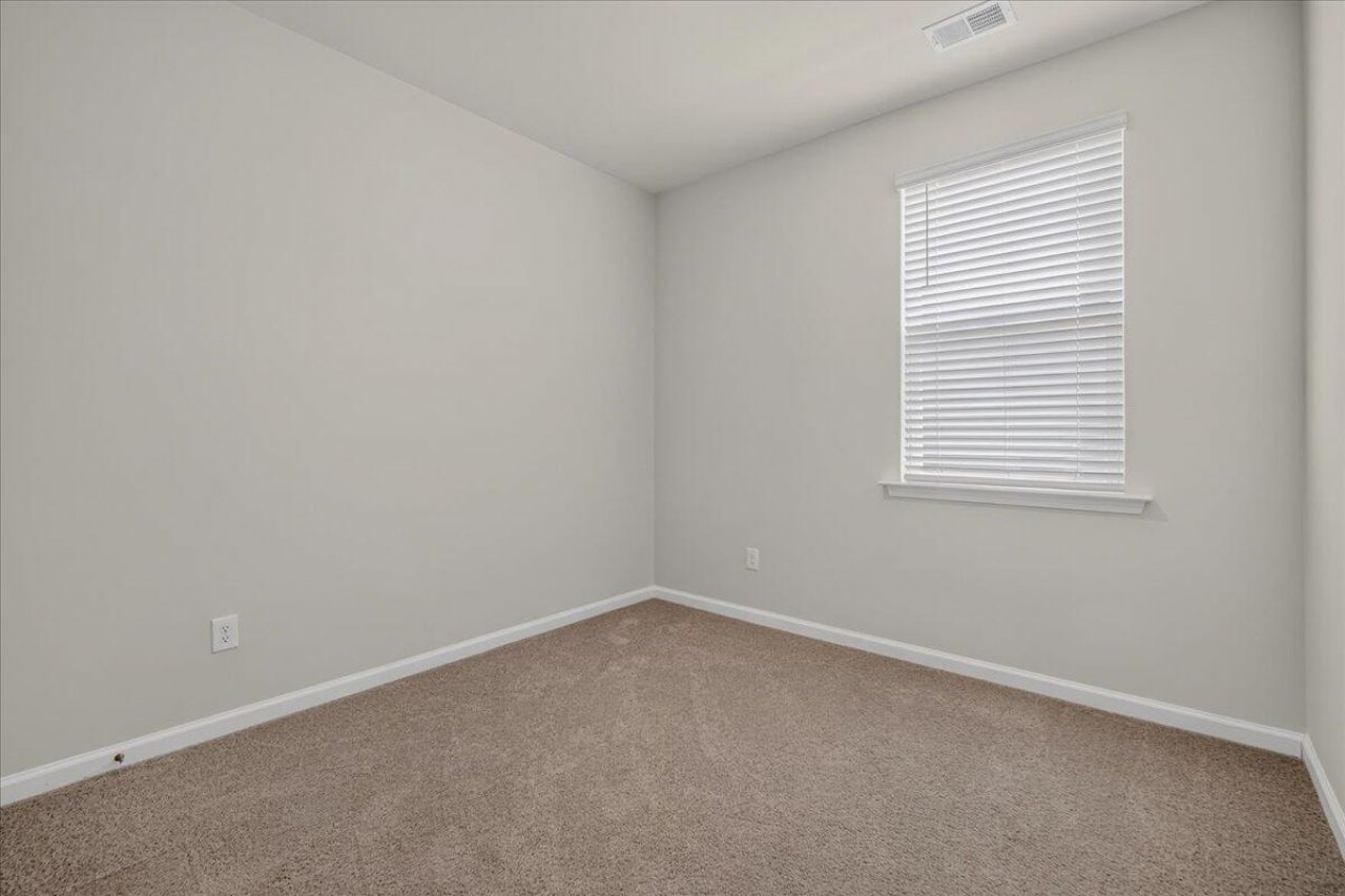 150 Cloverleaf Street Photo 7