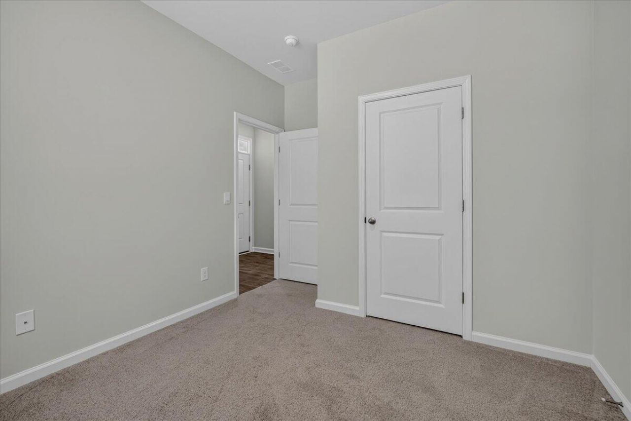 150 Cloverleaf Street Photo 9