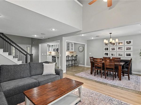 221 Woodbridge Lane, Kansas City, MO 64145