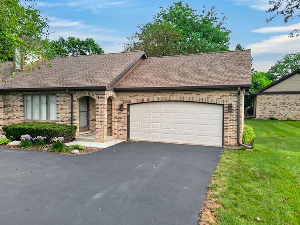 1858 Golf View Drive, Bartlett, IL 60103