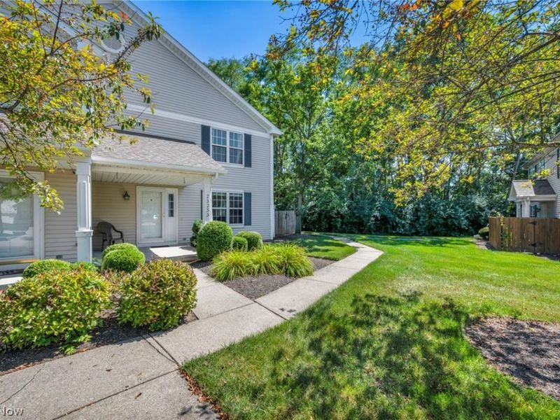 23233 Grist Mill Court, Unit 25A, Olmsted Falls, OH 44138 Photo 3