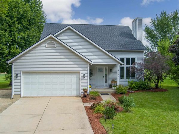 415 W Clover Lane, Cottage Grove, WI 53527