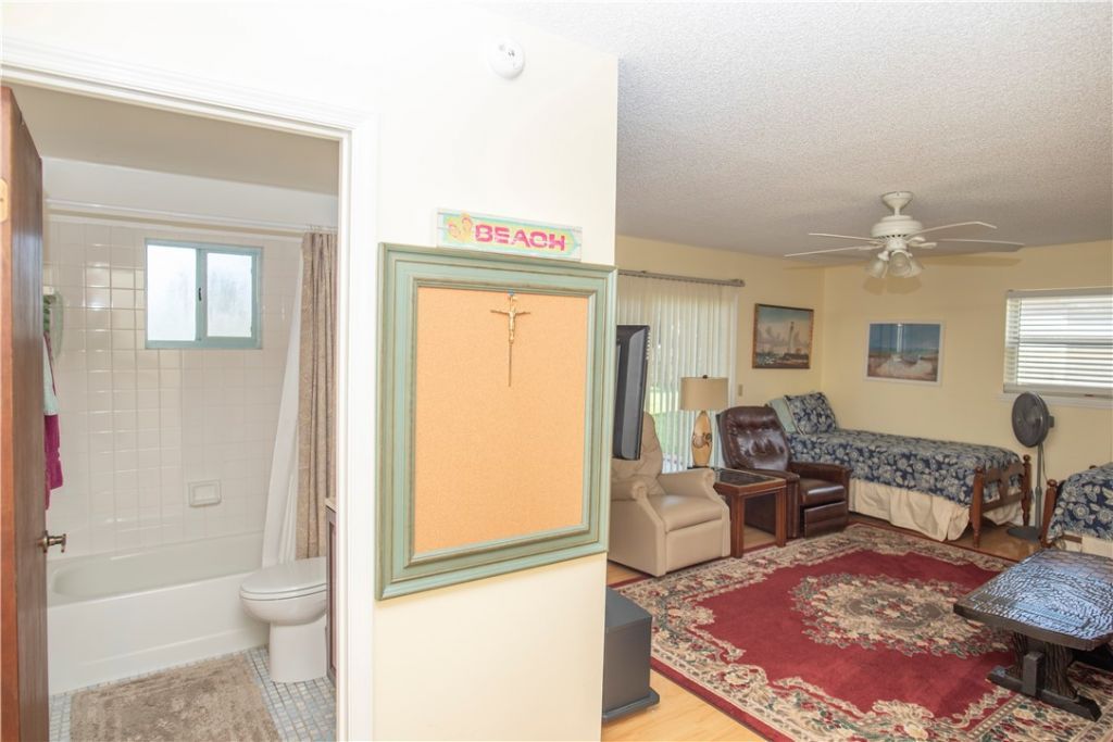 574 S Easy Street, Sebastian, FL 32958 Photo