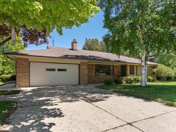 1127 Lincoln BOULEVARD, Manitowoc, WI 54220