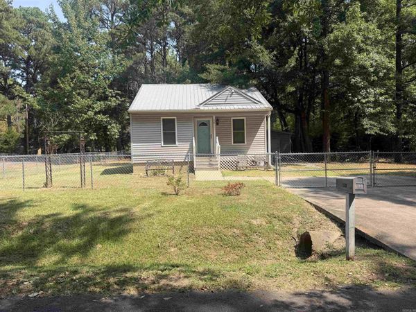 5811 W Jones Street , Pine Bluff, AR 71602