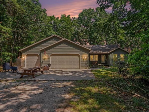 416 E River Road, Muskegon, MI 49445