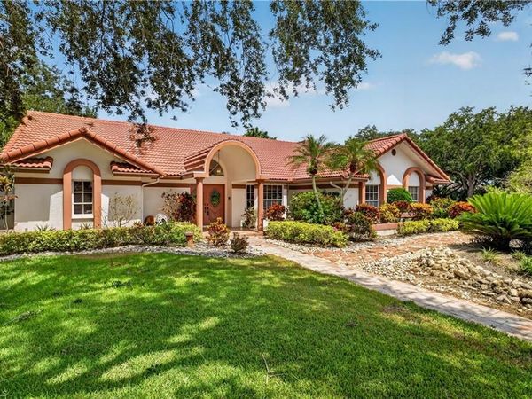 240 Stonegate CT , NAPLES, FL 34119