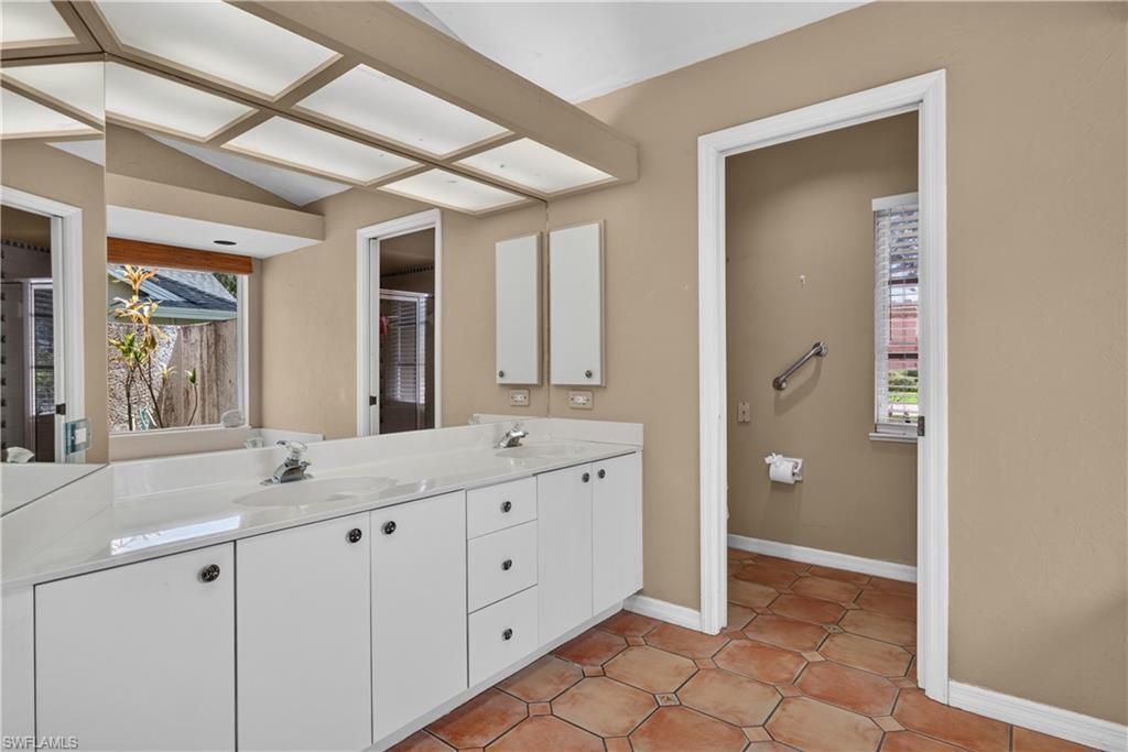 240 Stonegate Ct, Naples, FL 34119 Photo