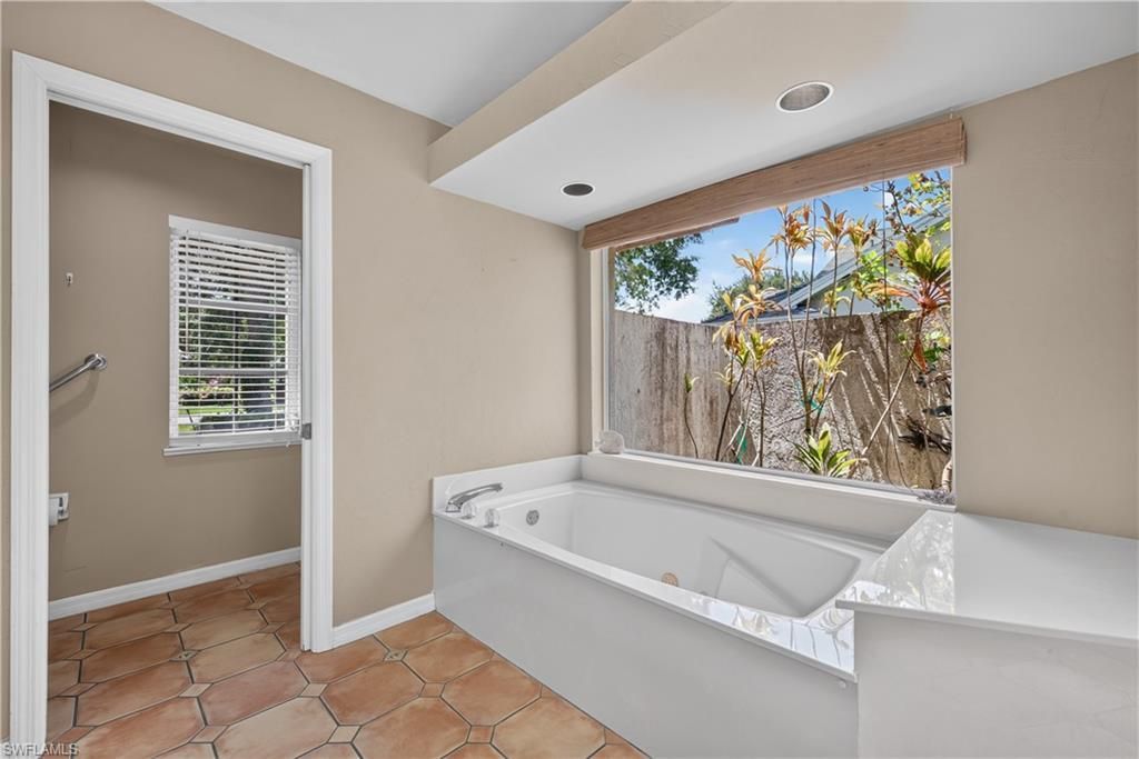 240 Stonegate Ct, Naples, FL 34119 Photo