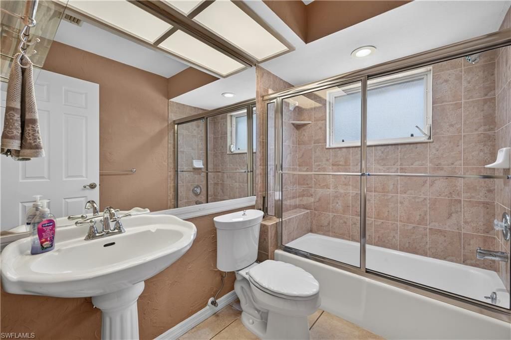 240 Stonegate Ct, Naples, FL 34119 Photo