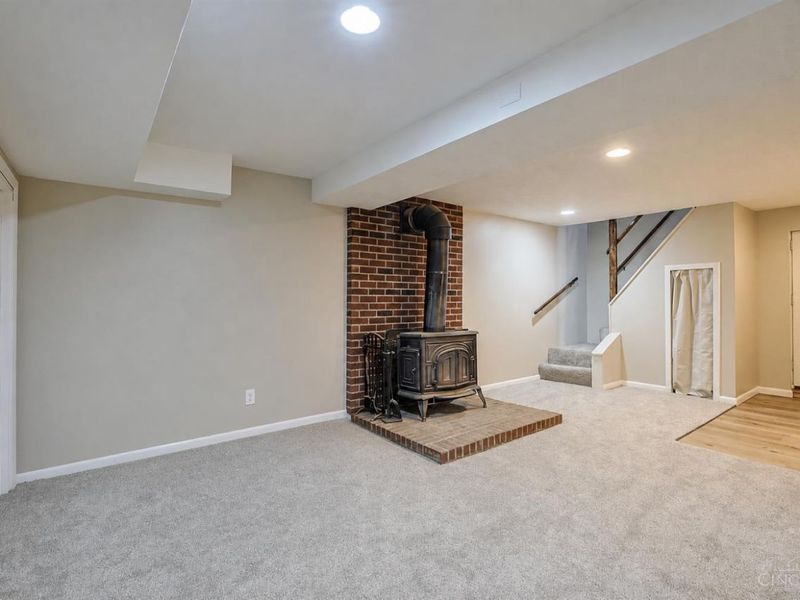 6135 Mernic Drive, Green Township, OH 45248 Photo 23