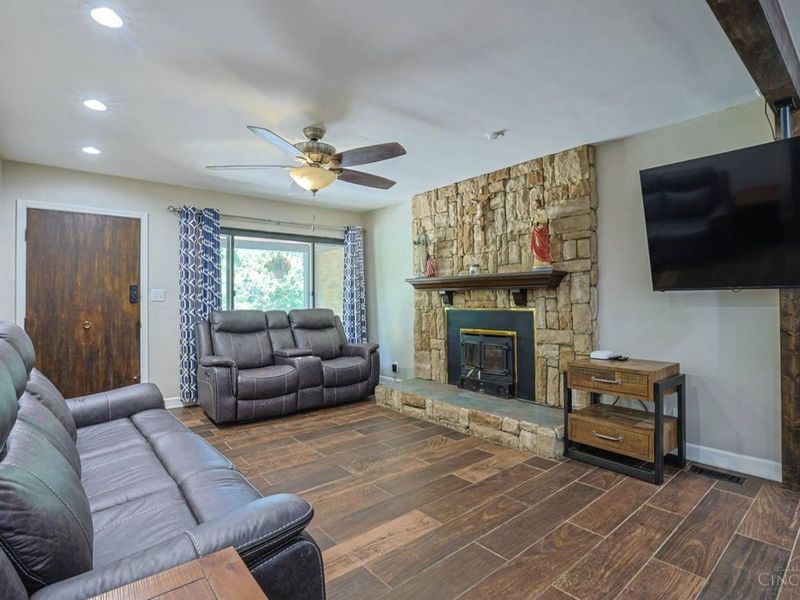 6135 Mernic Drive, Green Township, OH 45248 Photo 6