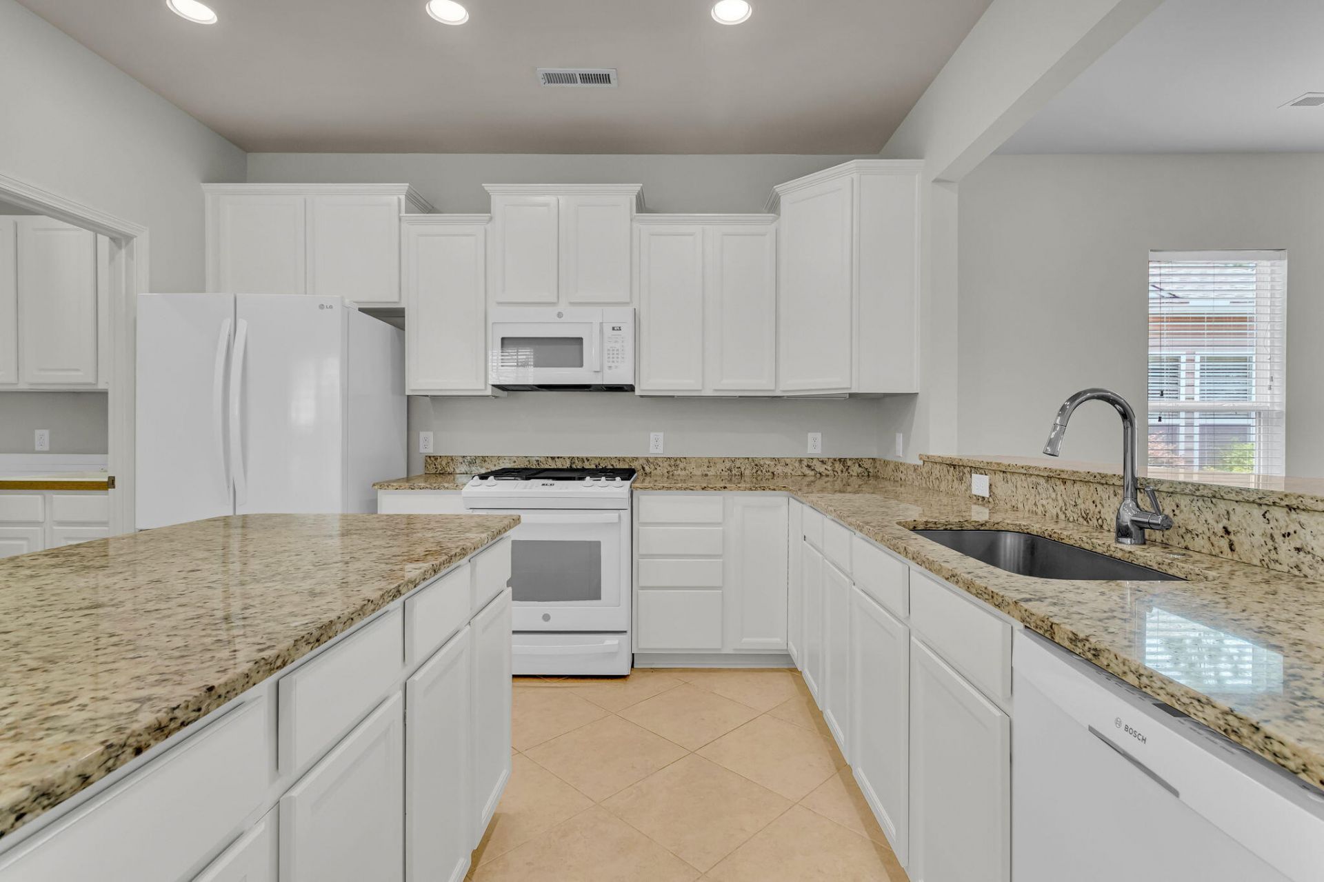 407 Waterlily Way Photo 10