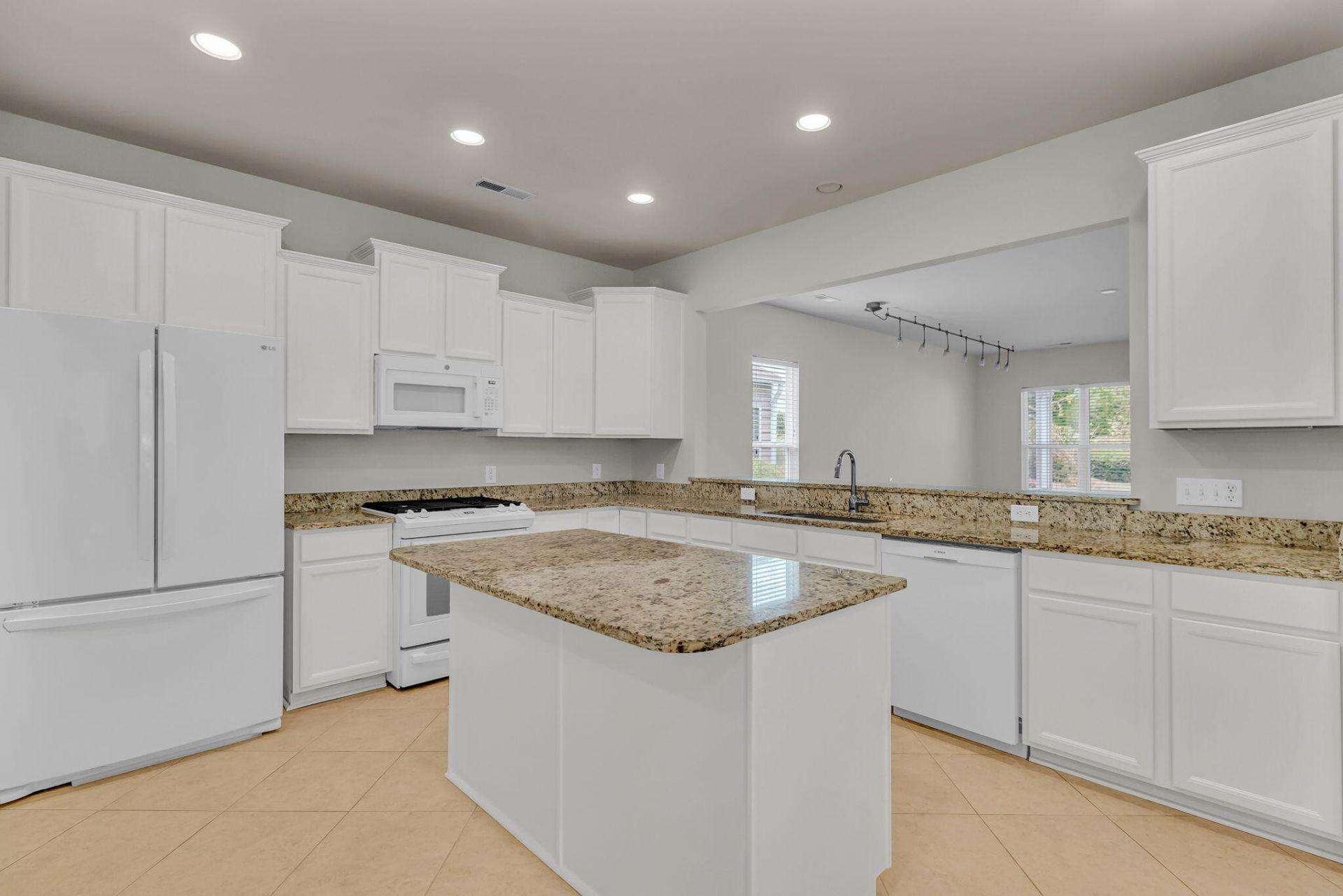 407 Waterlily Way Photo 11