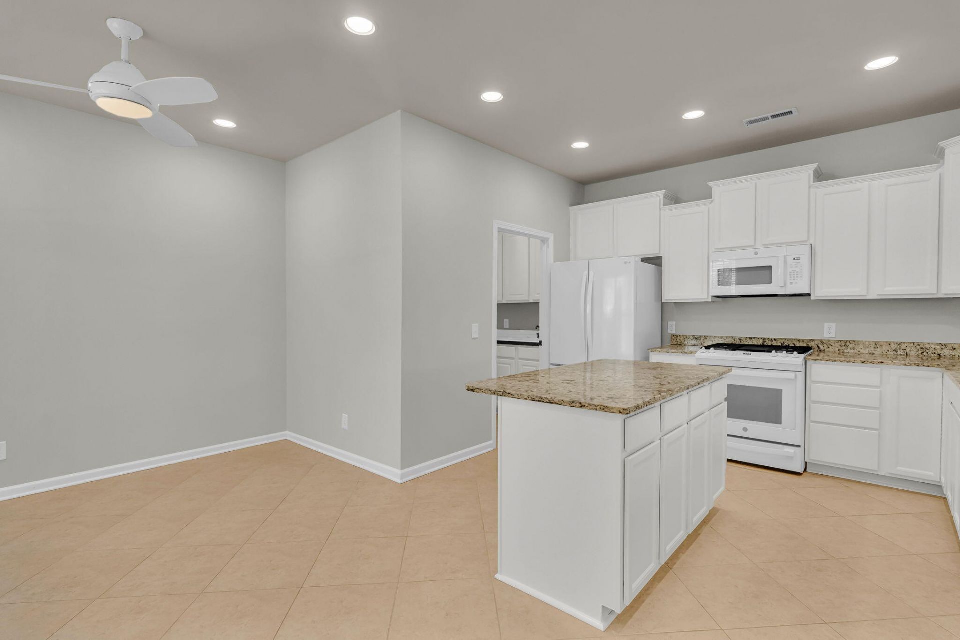 407 Waterlily Way Photo 14